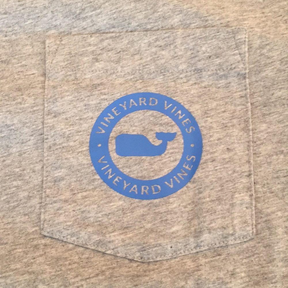*NEW* Vineyard Vines Pocket Tee - Picture 3 of 3